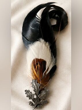 🪶German Gamsbart handcrafted hunting Real Feather Brooch w/ Pewter Oak Leaf pin🍂